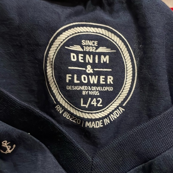 ♡ denim and flower, V-neck size large 100% cotton - Picture 4 of 4